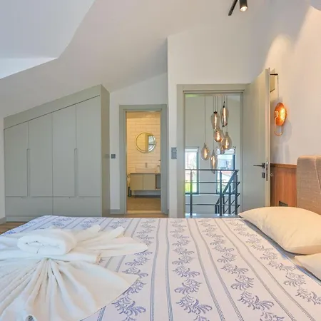 Defne - Stunning New Luxury For 8 In Villa Fethiye