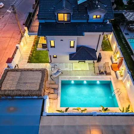 Villa Defne - Stunning New Luxury For 8 In